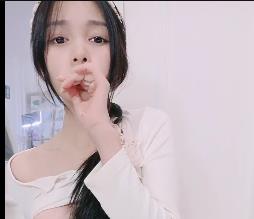 《学妹炮击自拍3小时》-新人超人气视频，清纯颜值身材无可挑剔，洗手间表情超爱