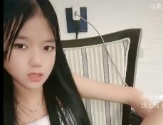 光“阴”妹子：火爆自拍视频，互动粉丝，怀里玩棍子，小哥C道具玩耍