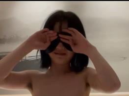 女高学妹自拍作品22分钟2.1G，清纯嫩无保护CC声音女在上美画面下载观看