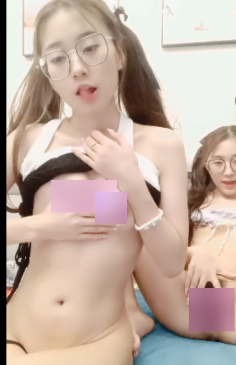 双胞胎姐妹自录互动道具表演41G视频