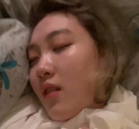 精选大学生妹子-晨晨，25V2.4G视频大放送