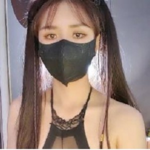 网红模特身材女神：九头身高达170CM细节增加：独具魅力的网红模特，拥有惊人的九头身比例，身高达到170CM。