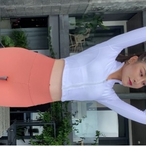 紧身瑜伽裤胖臀长腿美女视频