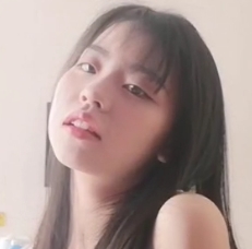 完美露脸艺校清纯小美女琪琪与四眼男的反差指教：chui+xiao放飞自我打粑粑相当投入