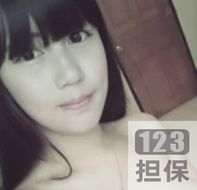 根据上述内容，可能的商品标题如下：1.限量发售兰商学院校花李宜辰日常自拍集锦，展示颜值与身材，撩人必备！2.独家推荐兰商学院校花李宜辰自拍视频，摆拍吸睛，让你爱不释手！3.火爆热卖兰商学院校花李宜辰自拍合集，204张照片+3集视频，绝对让你心动！