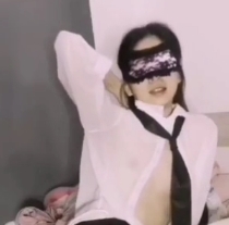 自行打包的双马尾妹妹穿丝袜乱来，叫声令人难以抑制