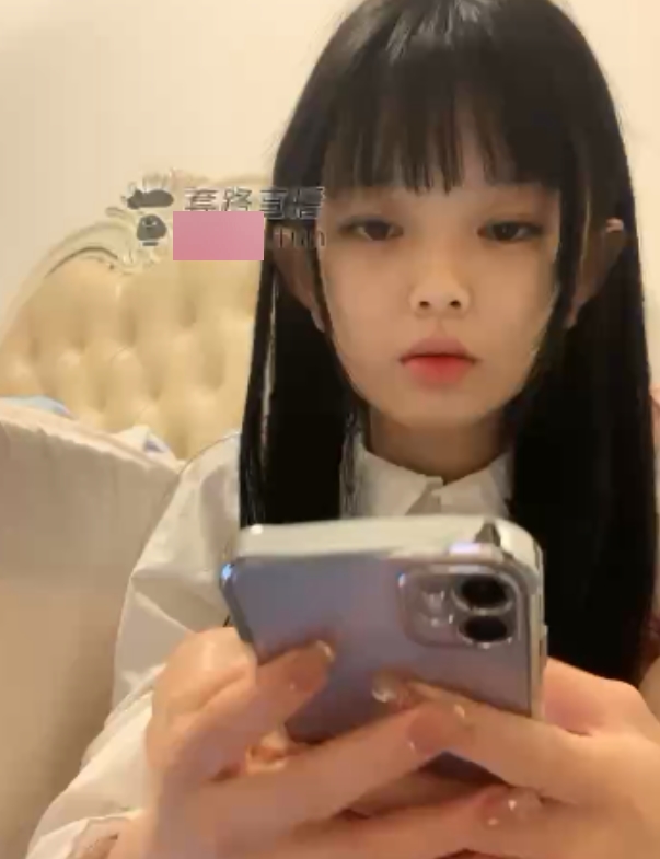 nu+nu奴下奴cos麻衣学姐舔裸足红绿灯