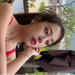 红色泳装美女展示视频1V/9.76G/百度云