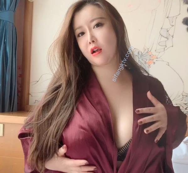 《王婉悠合租大罩杯女神新作》摄影动作片，轻坦车头灯脂肪粉秀人网1V1.3G