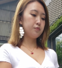 高跟长腿的紧身长裤美女视频