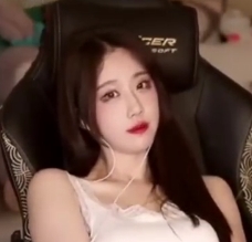 轩子巨2兔A失眠R福利篇：少妇装黑白丝袜，高能提醒！转载搬运百度盘