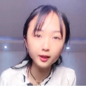 《嫩妹妹超会玩，粗大双头龙互擦某处！1V1，1.38GB百度盘转载》