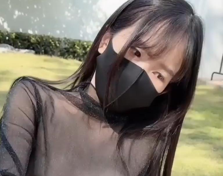 1.粉色情人双马尾妹子温泉Papa服装2.花园Papa服装2V986M