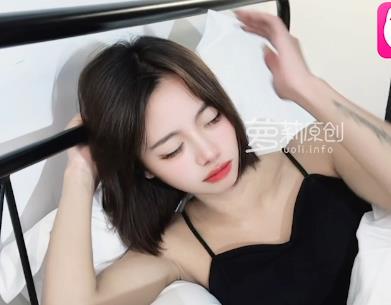 《年轻总裁与女实习生的1V480M合作之旅》