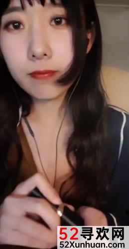 A失眠R女主播神秘摇摆诱人，褪去衣裳，肌肤丰韵女人味！