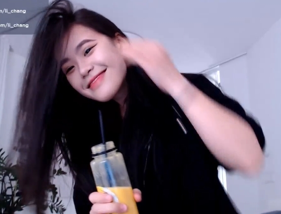 OnlyFansLiChang火辣美轮美奂：欧美清纯豪放闺蜜浮力爽感