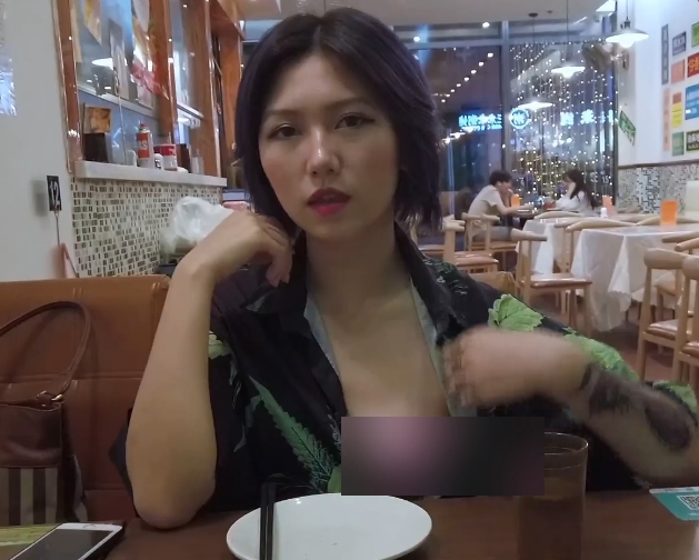 《虎牙妖娆成熟女人：美艳就是一种力量，让男士们跪地求饶》