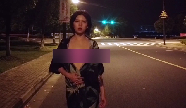 《虎牙妖娆成熟女人：美艳就是一种力量，让男士们跪地求饶》