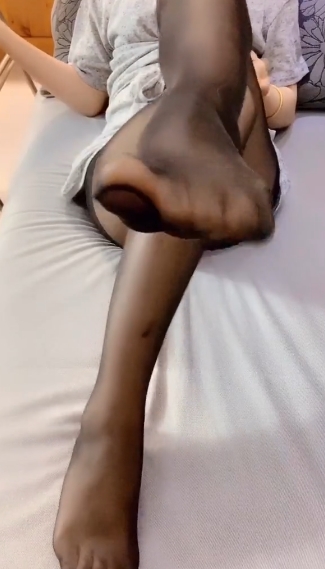 网红腿模_北北学姐性感袜子舞蹈，给力四射，2.69G视频，只为满足你的欲望！