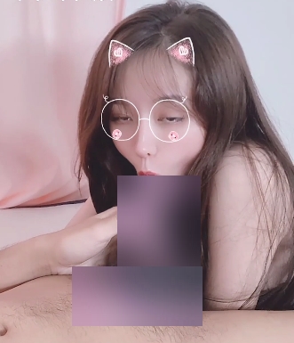 《91红人高颜值不见星空之护士猫耳》：网红{{网红名字}}领衔，讲述一个充满诗意的爱情故事