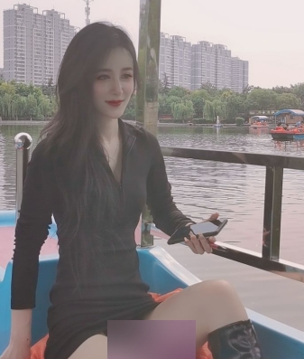 最美真实空姐_迷人蔓CC作品网红蔓CC穿着空姐服装飞翔，美景动人，激励人们勇敢追求梦想！