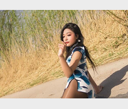 《MISSLEG蜜丝钻石系列：网红{{网红名字}}的性感漂亮容貌与{{关键词20}}气质，让你爱不释手》