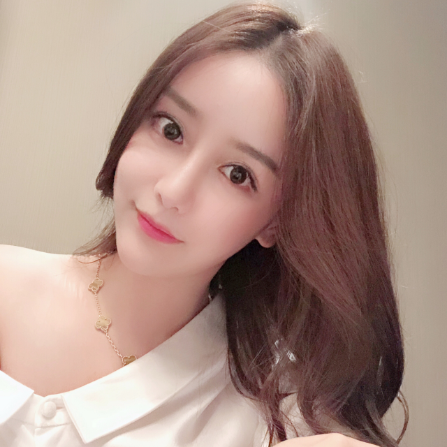 网红女主播{{网红名字}}：绝美容颜、娇yan+yu滴的网红美女