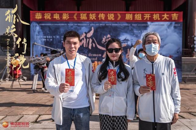 《2022潇洒佳人淡淡妆：一群年轻人在潇洒佳人淡淡妆的背景下，经历磨难获得成功的故事》