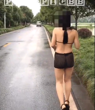 斗鱼浮力姬主播pinkpigbb室外大胆露出，大自然美妙71V-13G视频