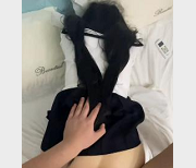 JK妹子双马尾后推车2V213M视频，神秘魅力无法抗拒