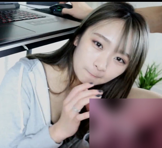 最新某推超极品高颜值东方美女神识某女明星【某推极品】留学生（安雪儿）最新散播有尺度合集【1v-374m】