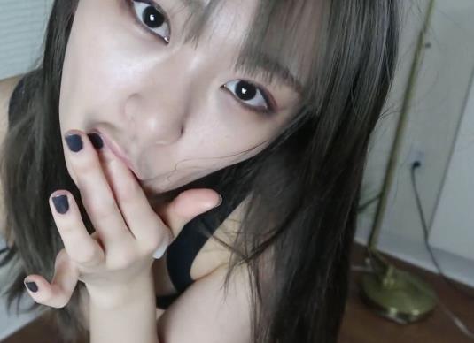 某推网红安雪儿今天在直播时口吐芬芳,网友们都惊呆了。