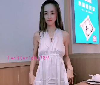 某推上“反差萌”的东北网红大表姐,居然烧了自己的狗,然后“火”了。