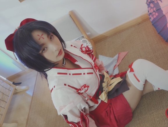 在《非自然死亡》中,神楽坂真冬的扮演者,在现实中也成了女神。