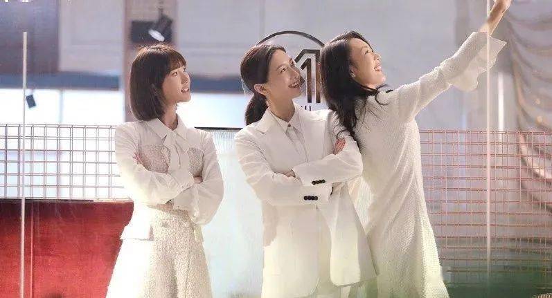 继母的闺蜜团:继母和闺蜜团一起逛街,没想到竟被这样对待!