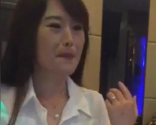 《国内夜场KTV自拍视频，画质清晰场景认识，网红女徒弟展现魅力》