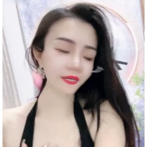 美腿女神鱼鱼腿很长：V4+3.5G画质清晰，大小适中