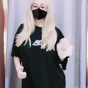 张信哲PUA大神10月付费福利视频合集，清纯学生小狗热舞自拍11G独家