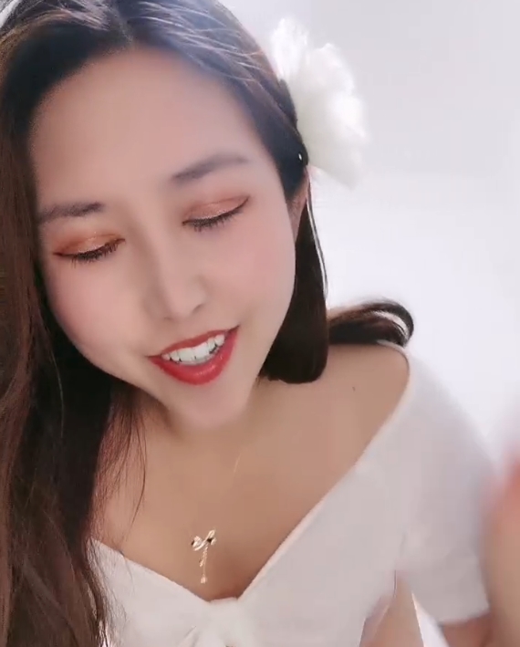 御姐级别女演员放飞自我狂花V5，3.93G视频惊艳上线