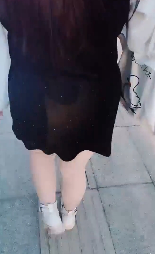 独特魅力！大罩杯少妇户外勾引大爷老汉推车视频1小时25分钟775M永久有效