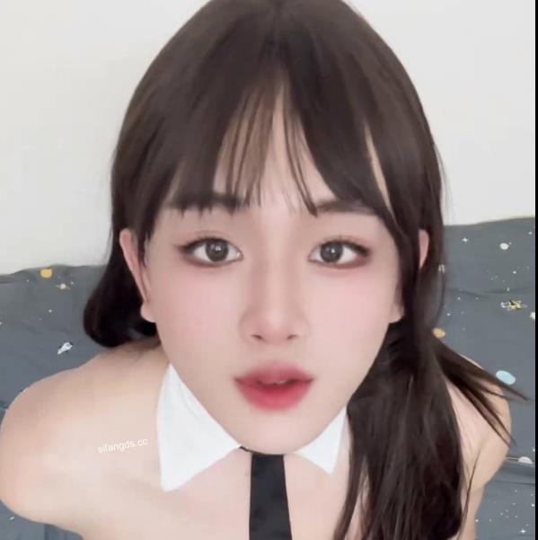 成都知名网红蓝洁锳自拍视频精选：NV5.3G，十一月，独特视角