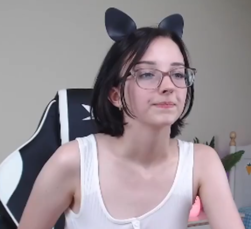 甜美眼镜妹Queen_kitty最新合集94V54.5G，甜美魅力尽显