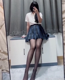 转载百度盘嫩妹子MomoYih最新合集36V10.9G，高兴三人游