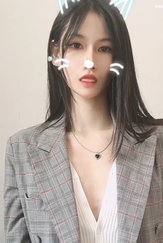 福利姬百度盘乐萌宝最新合集V+6G，安全自行打包