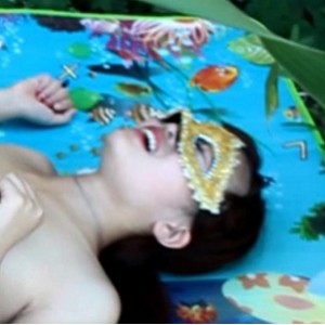 野外三人游91传媒经典合集苏晴最新资源14V5.7G，怀旧小姐姐