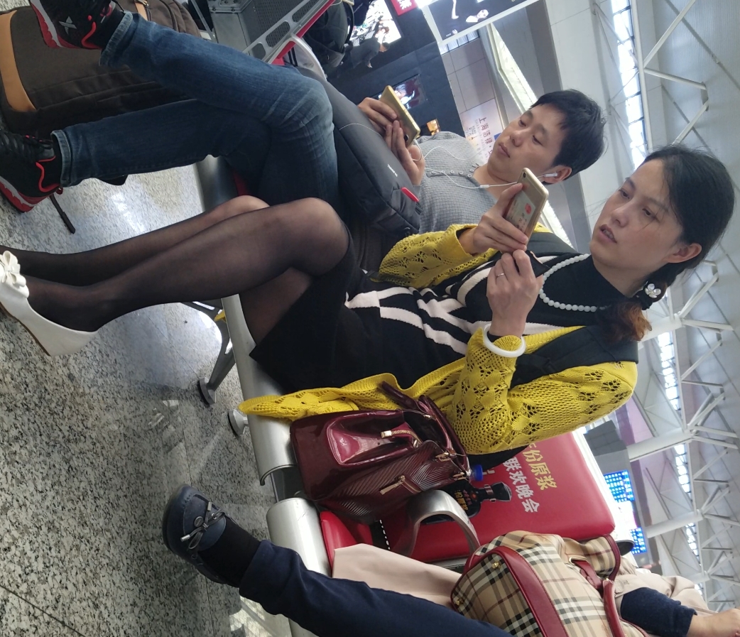 自行打包自购街拍车站合集——22V19.1G百度云