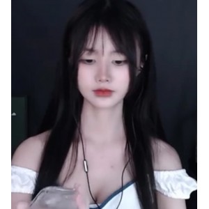 虎牙专业Coser甜美萌夏茉福利13V高清合集，助眠cosplay多变装扮