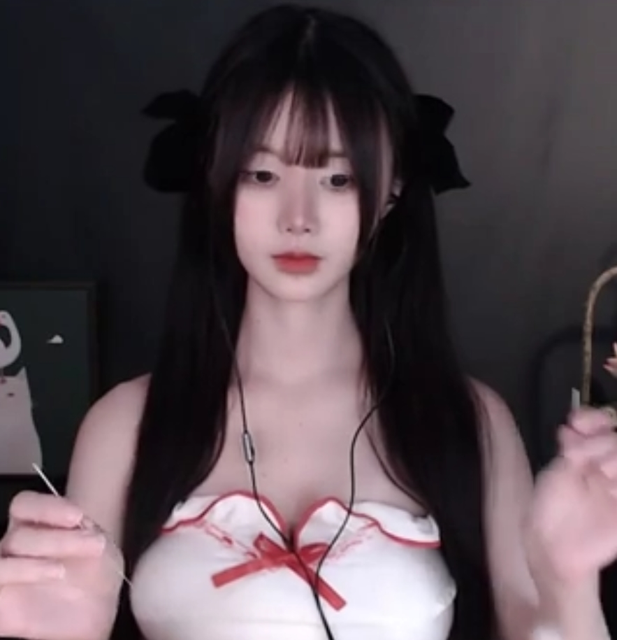 虎牙专业Coser甜美萌夏茉福利13V高清合集，助眠cosplay多变装扮