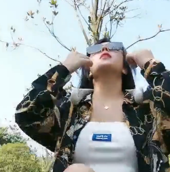 转载搬运百度盘高颜值苏妲己户外勾引合集41V25G，精彩自拍