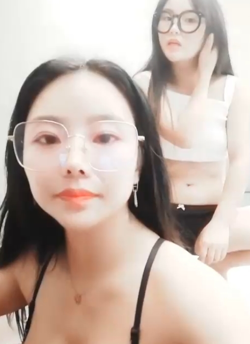 转载搬运百度盘高颜值苏妲己户外勾引合集41V25G，精彩自拍